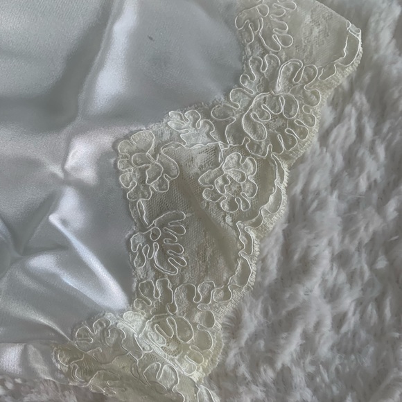 Lace Bridal Robe - Picture 2 of 6